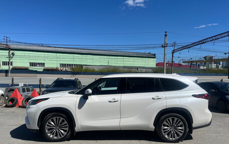 Toyota Highlander, 2021 год, 5 690 000 рублей, 3 фотография