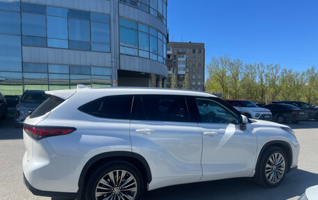 Toyota Highlander, 2021 год, 5 690 000 рублей, 7 фотография