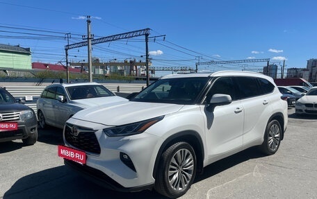 Toyota Highlander, 2021 год, 5 690 000 рублей, 4 фотография
