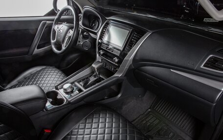 Mitsubishi Pajero Sport III рестайлинг, 2021 год, 3 398 000 рублей, 9 фотография