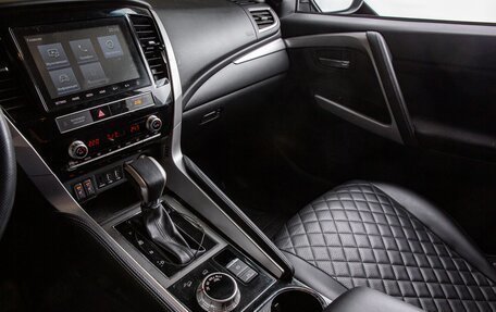 Mitsubishi Pajero Sport III рестайлинг, 2021 год, 3 398 000 рублей, 14 фотография