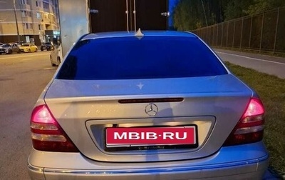 Mercedes-Benz C-Класс, 2004 год, 650 000 рублей, 1 фотография