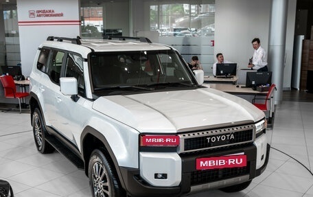 Toyota Land Cruiser Prado 150 рестайлинг 2, 2024 год, 9 100 000 рублей, 2 фотография