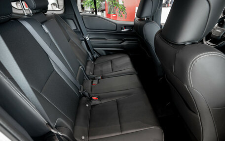 Toyota Land Cruiser Prado 150 рестайлинг 2, 2024 год, 9 100 000 рублей, 6 фотография