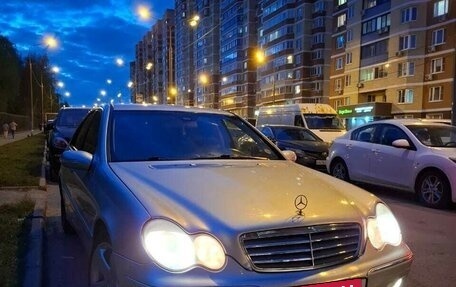 Mercedes-Benz C-Класс, 2004 год, 650 000 рублей, 2 фотография