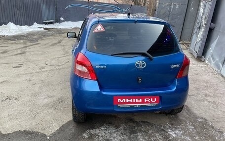 Toyota Yaris III рестайлинг, 2006 год, 400 000 рублей, 2 фотография