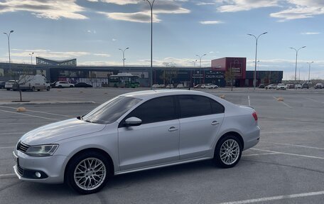 Volkswagen Jetta VI, 2013 год, 1 249 000 рублей, 2 фотография