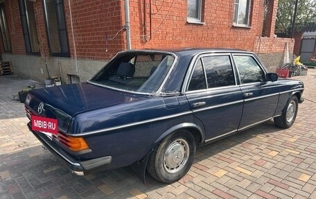 Mercedes-Benz W123, 1980 год, 150 000 рублей, 4 фотография