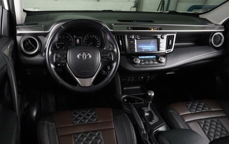 Toyota RAV4, 2015 год, 2 310 000 рублей, 6 фотография