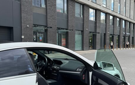 Mercedes-Benz E-Класс, 2014 год, 2 290 000 рублей, 31 фотография