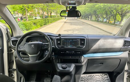 Peugeot Traveller I, 2017 год, 2 650 000 рублей, 4 фотография