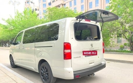 Peugeot Traveller I, 2017 год, 2 650 000 рублей, 12 фотография