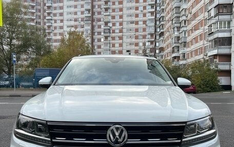 Volkswagen Tiguan II, 2020 год, 2 400 000 рублей, 2 фотография