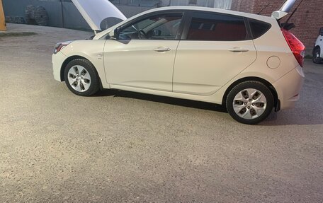Hyundai Solaris II рестайлинг, 2015 год, 1 285 000 рублей, 5 фотография
