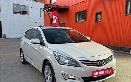 Hyundai Solaris II рестайлинг, 2015 год, 1 285 000 рублей, 2 фотография