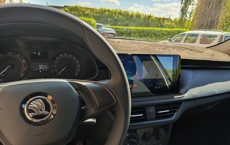 Skoda Rapid II, 2021 год, 1 700 000 рублей, 14 фотография