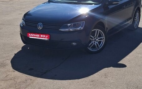 Volkswagen Jetta VI, 2011 год, 870 000 рублей, 2 фотография