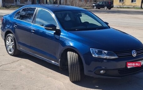 Volkswagen Jetta VI, 2011 год, 870 000 рублей, 3 фотография