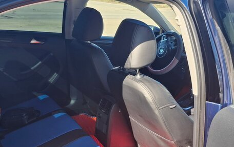 Volkswagen Jetta VI, 2011 год, 870 000 рублей, 14 фотография
