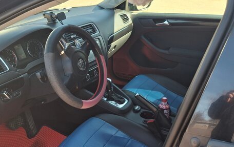 Volkswagen Jetta VI, 2011 год, 870 000 рублей, 11 фотография