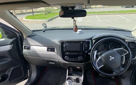 Mitsubishi Outlander III рестайлинг 3, 2014 год, 1 820 000 рублей, 3 фотография
