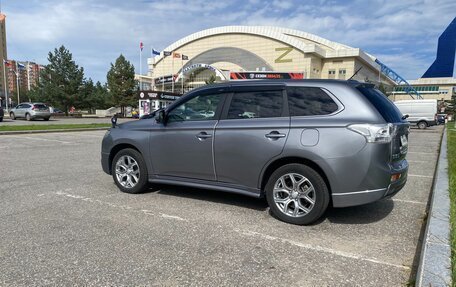 Mitsubishi Outlander III рестайлинг 3, 2014 год, 1 820 000 рублей, 12 фотография