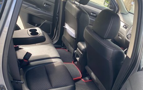 Mitsubishi Outlander III рестайлинг 3, 2014 год, 1 820 000 рублей, 4 фотография