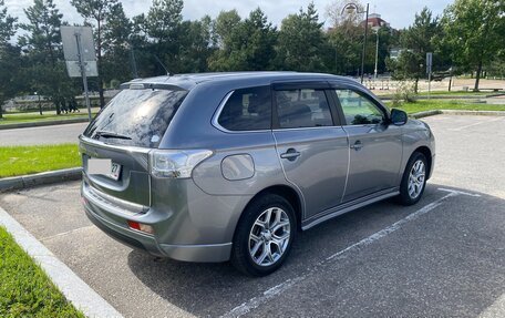 Mitsubishi Outlander III рестайлинг 3, 2014 год, 1 820 000 рублей, 14 фотография