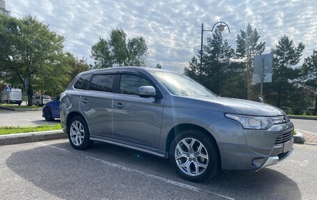 Mitsubishi Outlander III рестайлинг 3, 2014 год, 1 820 000 рублей, 2 фотография