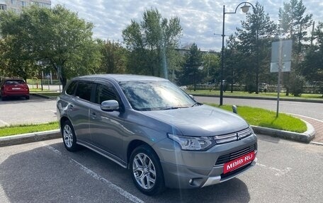 Mitsubishi Outlander III рестайлинг 3, 2014 год, 1 820 000 рублей, 10 фотография