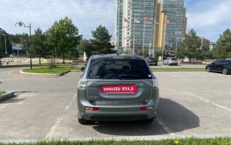 Mitsubishi Outlander III рестайлинг 3, 2014 год, 1 820 000 рублей, 13 фотография