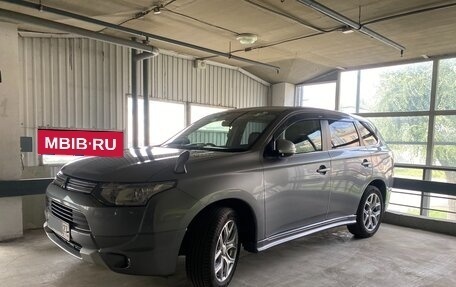Mitsubishi Outlander III рестайлинг 3, 2014 год, 1 820 000 рублей, 8 фотография