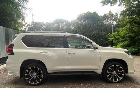 Toyota Land Cruiser Prado 150 рестайлинг 2, 2022 год, 3 586 000 рублей, 3 фотография