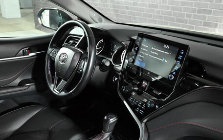 Toyota Camry, 2021 год, 3 690 000 рублей, 10 фотография