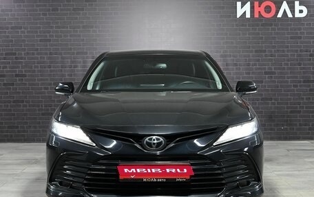 Toyota Camry, 2021 год, 3 690 000 рублей, 2 фотография