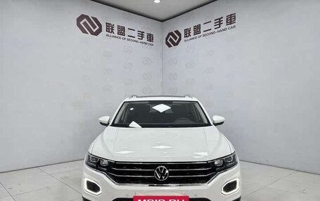 Volkswagen T-Roc I, 2022 год, 1 638 000 рублей, 2 фотография