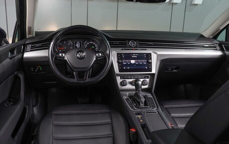 Volkswagen Passat B8 рестайлинг, 2017 год, 1 785 000 рублей, 6 фотография