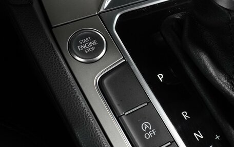 Volkswagen Passat B8 рестайлинг, 2017 год, 1 785 000 рублей, 20 фотография