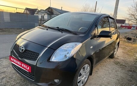 Toyota Yaris III рестайлинг, 2008 год, 699 999 рублей, 2 фотография