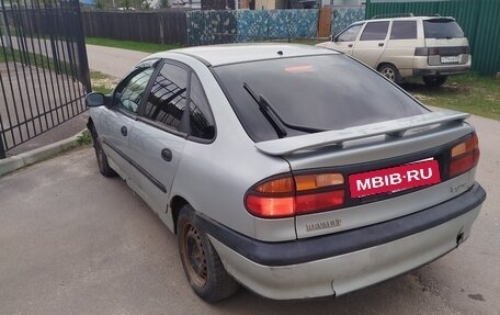 Renault Laguna II, 2000 год, 150 000 рублей, 3 фотография