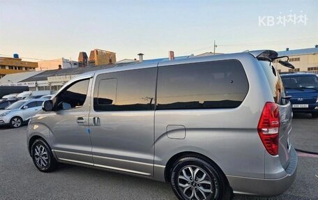Hyundai Grand Starex Grand Starex I рестайлинг 2, 2021 год, 2 615 000 рублей, 4 фотография