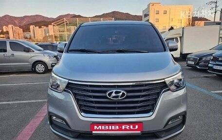 Hyundai Grand Starex Grand Starex I рестайлинг 2, 2021 год, 2 615 000 рублей, 2 фотография