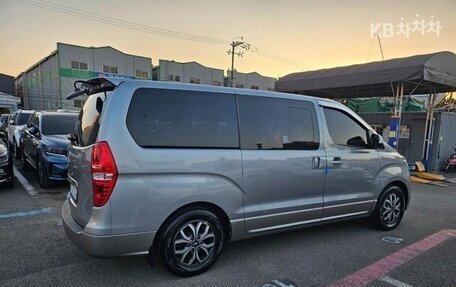 Hyundai Grand Starex Grand Starex I рестайлинг 2, 2021 год, 2 615 000 рублей, 11 фотография