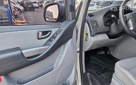 Hyundai Grand Starex Grand Starex I рестайлинг 2, 2021 год, 2 615 000 рублей, 10 фотография