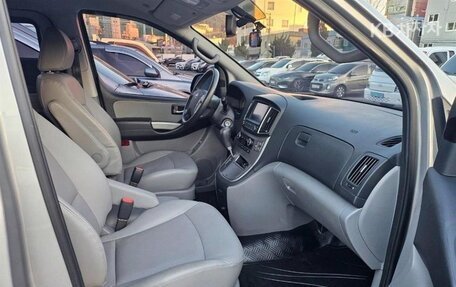 Hyundai Grand Starex Grand Starex I рестайлинг 2, 2021 год, 2 615 000 рублей, 13 фотография