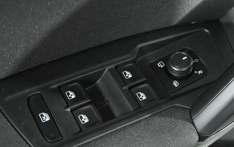 Volkswagen Tiguan II, 2019 год, 2 900 000 рублей, 16 фотография