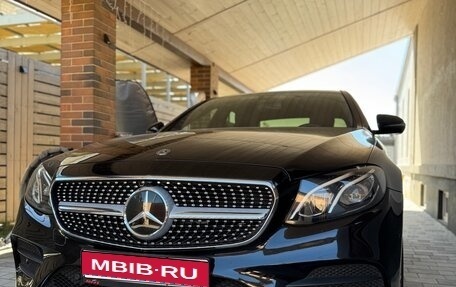 Mercedes-Benz E-Класс, 2018 год, 3 300 000 рублей, 1 фотография