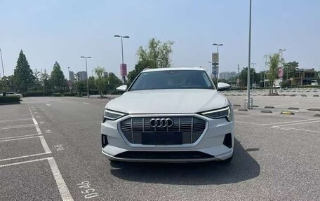 Audi e-tron I, 2020 год, 2 630 000 рублей, 1 фотография