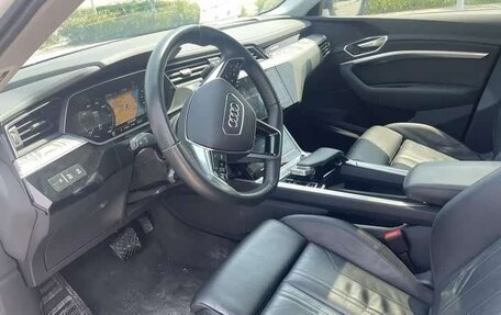 Audi e-tron I, 2020 год, 2 630 000 рублей, 3 фотография