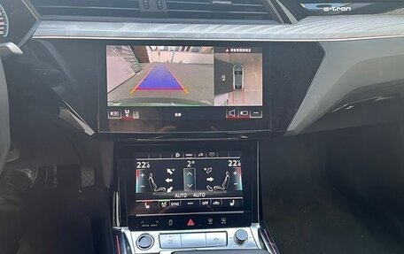 Audi e-tron Sportback I, 2022 год, 3 790 000 рублей, 10 фотография